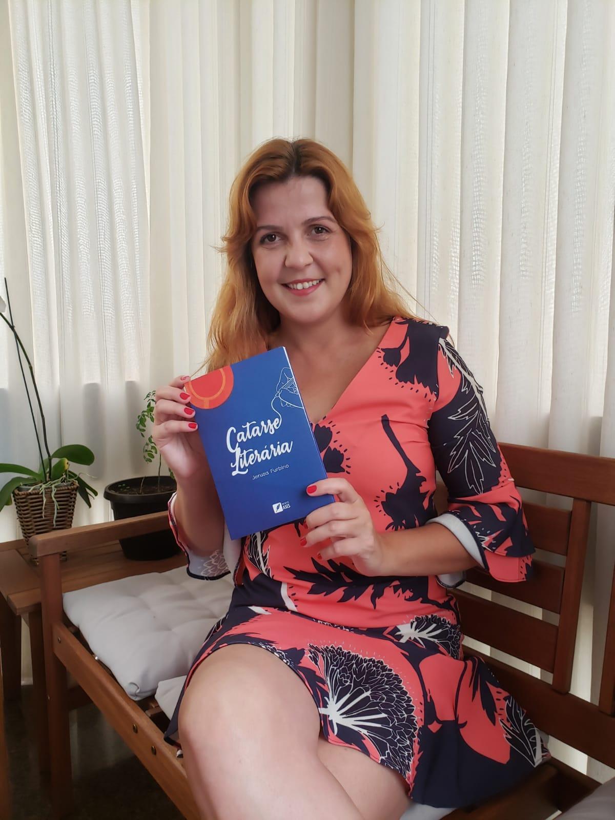 AUTORA JERUSA FURBINO ESTREIA NO GÊNERO CONTOS COM  “CATARSE LITERÁRIA”