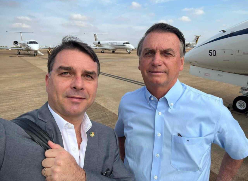 Bolsonaro define núcleo jurídico com acesso direto durante prisão domiciliar e inclui filho e ex-ministro